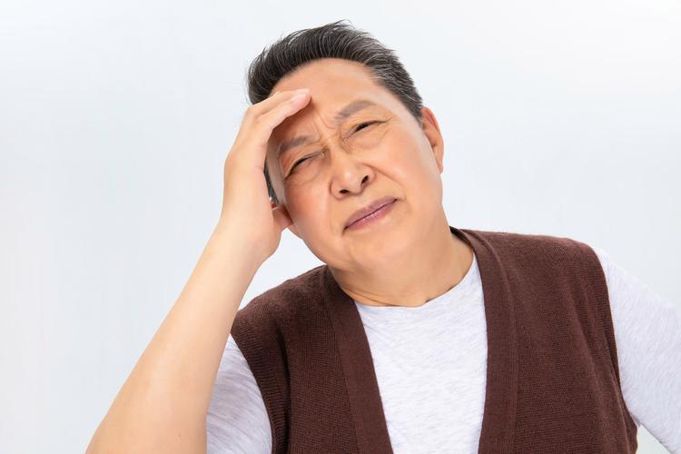 老陈皱眉思考